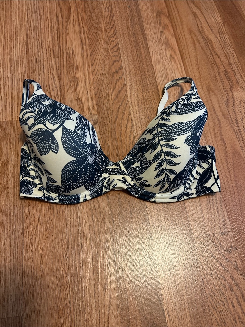 Soma Navy and Cream Floral Underwire bras Size 34D